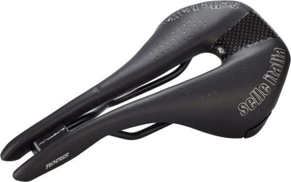 Selle Italia Novus Saddle Black Large Experience excellent support with the Selle Italia Novus TM Superflow Saddle. Reinforced corners, durable Fibra-Tec cover, perfect for on and off-road cycling. Lightweight Manganese Tube Rails. Size: Large. Color: Black.